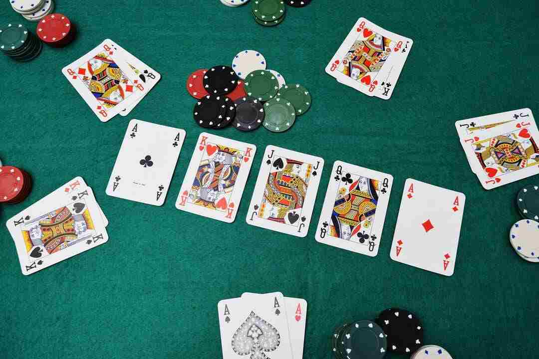 Đặc điểm của Poker – Top game bài cá cược giải trí hàng đầu!