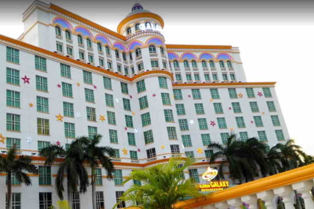 Golden Galaxy Hotel & Casino nằm tại vị trí đắc địa thuận tiện cho khách cược 